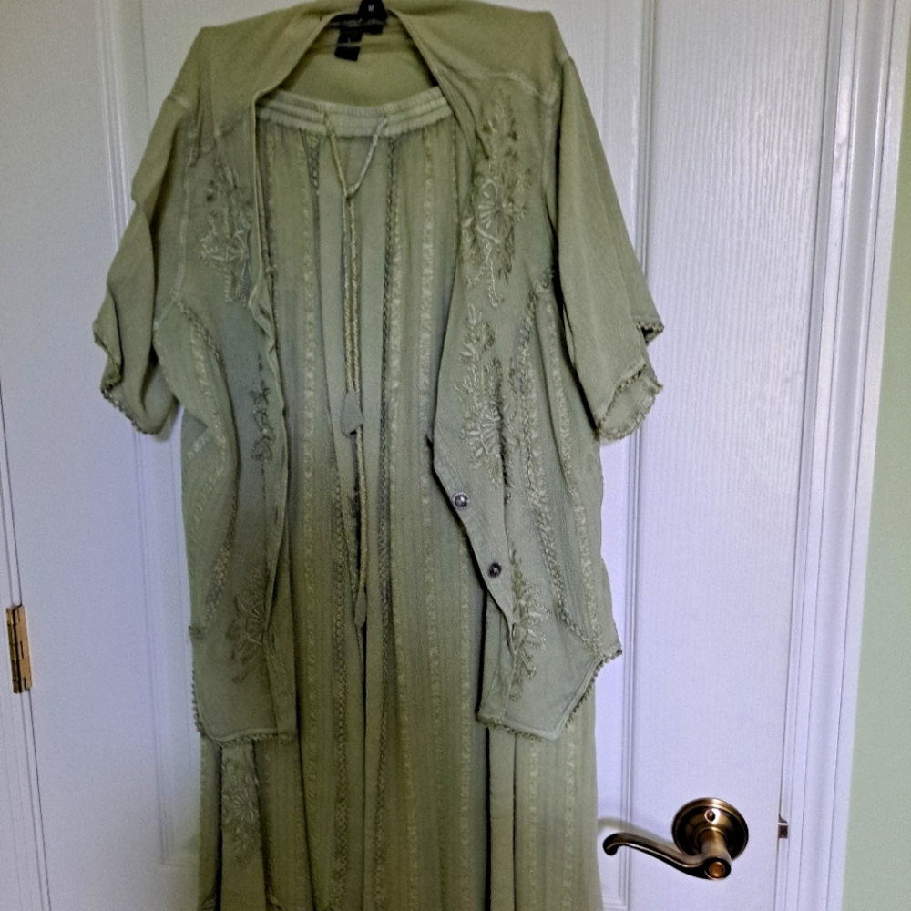 KATTUS Lime Green Skirt W/Short Sleeve Top Size Large